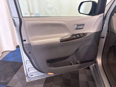 Used 2019 Toyota Sienna XLE FWD image 8