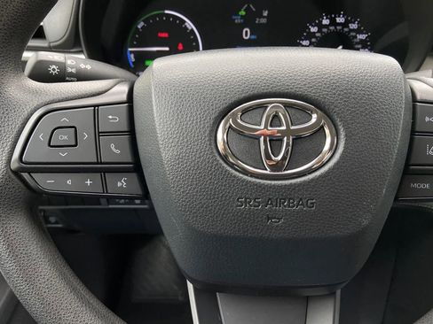 Used 2024 Toyota Sienna LE FWD image 14