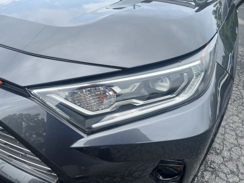 Used 2019 Toyota RAV4 XSE w/ Carpet Mat Package AWD/4WD image 10
