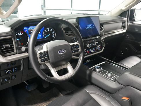 Certified 2024 Ford Expedition XLT image 9
