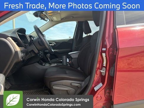 Used 2015 Jeep Cherokee Latitude w/ Cold Weather Group image 8