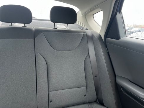 Used 2025 Kia K4 LXS image 36