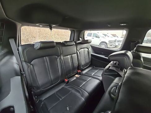 Used 2024 Jeep Wagoneer Series II w/ Flexible Seating Group image 18