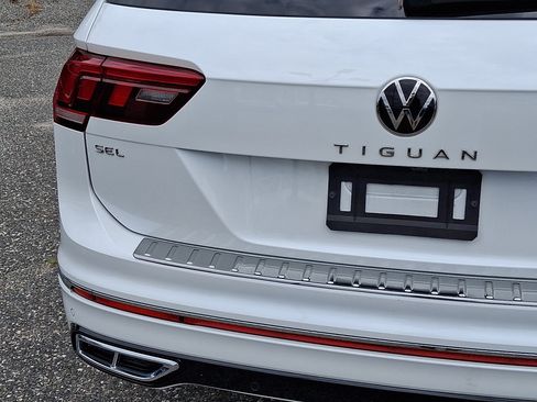 Used 2024 Volkswagen Tiguan SEL R-Line AWD/4WD image 17