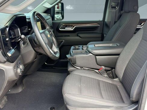 Used 2024 Chevrolet Silverado 2500 LT AWD/4WD image 5