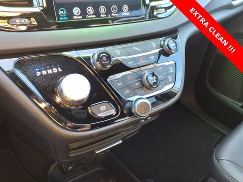 Certified 2020 Chrysler Pacifica Touring-L image 17