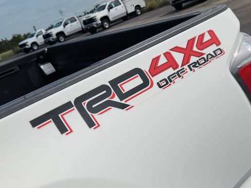 Used 2020 Toyota Tacoma TRD Off-Road image 19