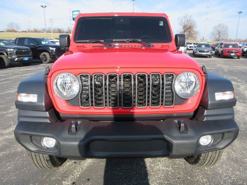 Used 2025 Jeep Wrangler Sport S image 8