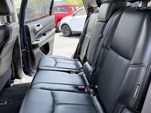 Used 2020 Nissan Pathfinder SL FWD image 11