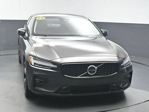Used 2024 Volvo S60 B5 Plus w/ Climate Package FWD image 3