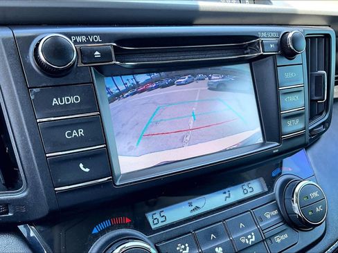 Used 2018 Toyota RAV4 XLE FWD image 24