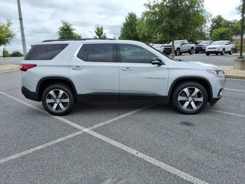 Certified 2020 Chevrolet Traverse LT w/ LT Premium Package FWD image 4
