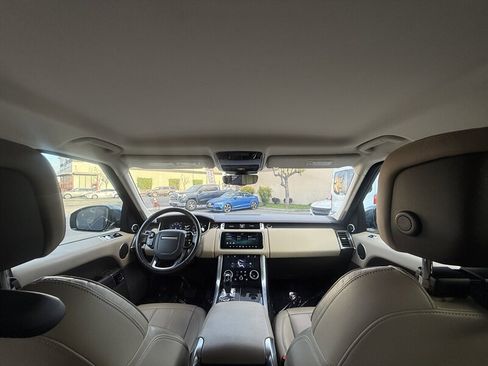 Used 2019 Land Rover Range Rover Sport SE image 32