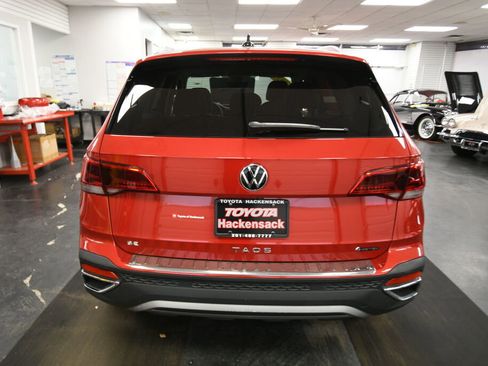 Used 2023 Volkswagen Taos SE w/ Panoramic Sunroof Package AWD/4WD image 7