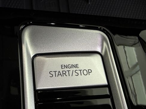 New 2026 Volkswagen Atlas Cross Sport SE image 19