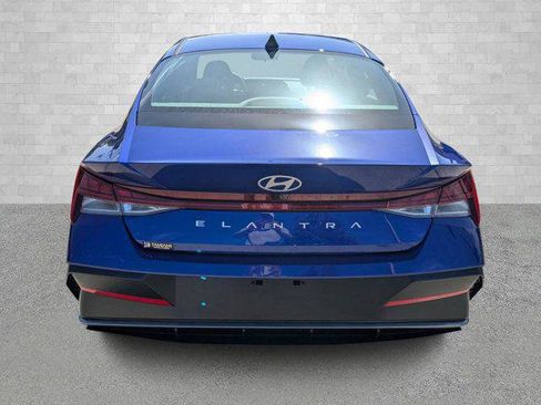 New 2024 Hyundai Elantra SEL w/ Convenience Package image 3