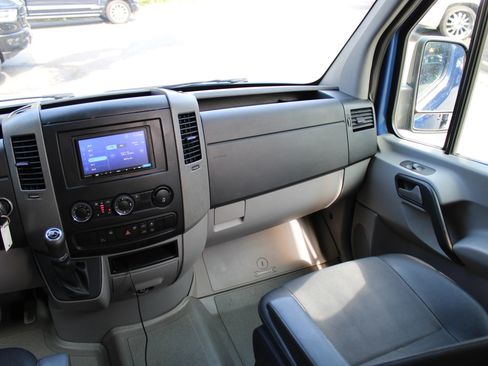 Used 2014 Mercedes-Benz Sprinter 2500 image 16