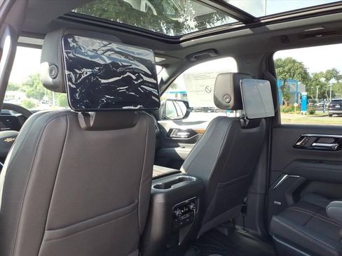 New 2026 Chevrolet Suburban High Country AWD/4WD image 19