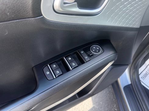 Used 2025 Kia Soul LX w/ LX Technology Package FWD image 15