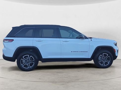 Used 2022 Jeep Grand Cherokee Trailhawk w/ ADV Protech Group II AWD/4WD image 6