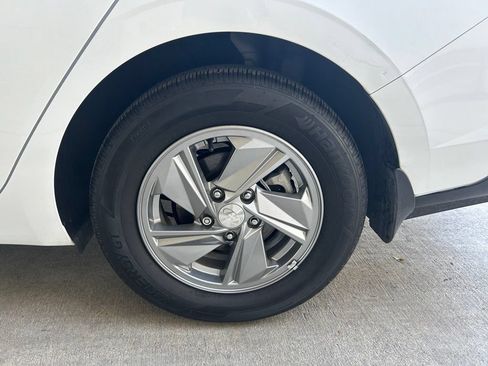 Used 2025 Hyundai Elantra SE FWD image 14
