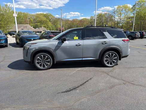 New 2026 Nissan Pathfinder Platinum AWD/4WD image 2