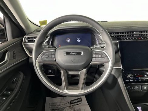 Used 2023 Jeep Grand Cherokee Limited AWD/4WD image 19