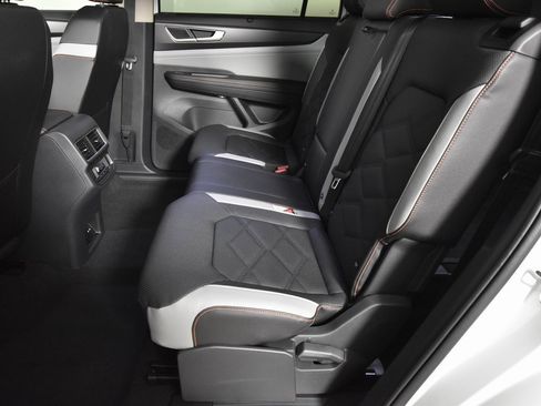 New 2025 Volkswagen Atlas Peak Edition SE image 10