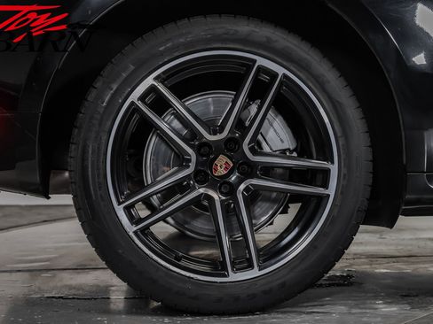 Used 2020 Porsche Macan Turbo image 13