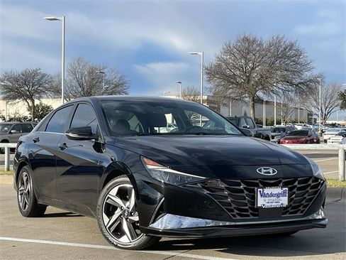 Used 2021 Hyundai Elantra Limited w/ Preferred Accessory Package image 2