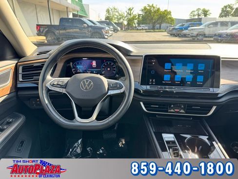 Used 2025 Volkswagen Atlas SE AWD/4WD image 30