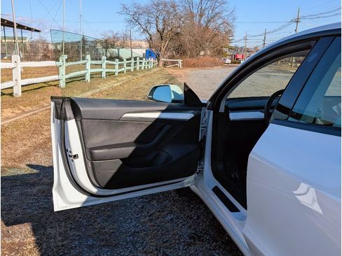 Used 2023 Tesla Model 3 Performance image 9