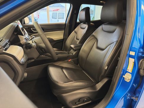 Used 2024 Jeep Compass Limited image 31