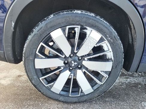 Used 2025 Mitsubishi Outlander SE image 14