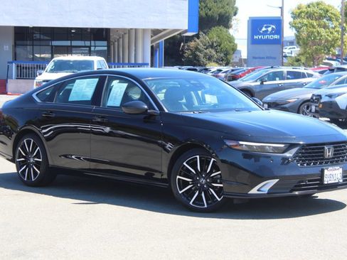 Used 2023 Honda Accord Touring image 1