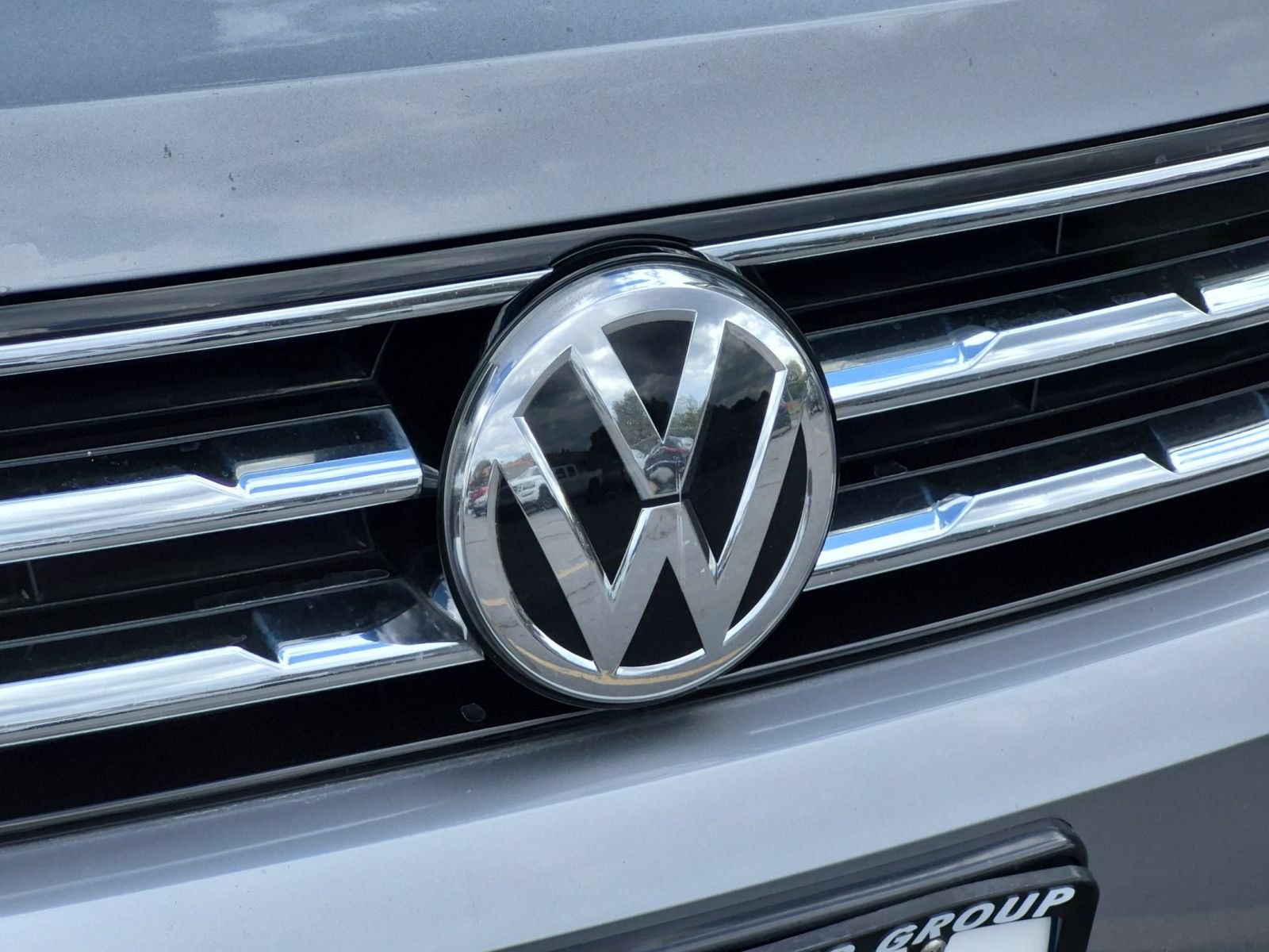 Used 2020 Volkswagen Tiguan SE w/ Panoramic Sunroof Package AWD/4WD image 10