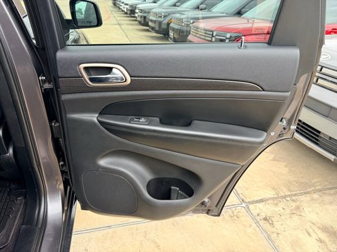 Used 2017 Jeep Grand Cherokee Laredo w/ Quick Order Package 2BE RWD image 26
