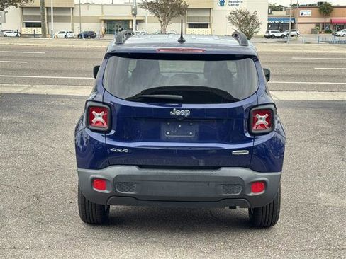 Used 2016 Jeep Renegade Latitude image 3
