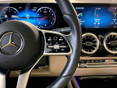 Used 2023 Mercedes-Benz GLA 250 4MATIC image 25