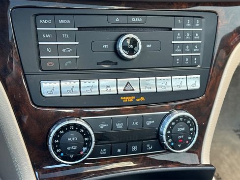 Used 2020 Mercedes-Benz SL 550 image 23