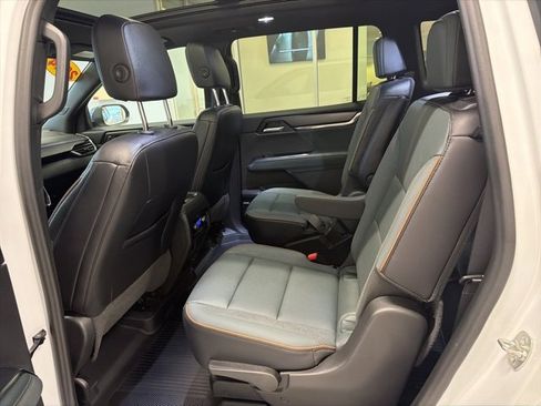 Used 2025 GMC Acadia AT4 image 18