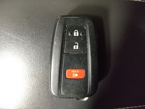 Used 2021 Toyota Corolla SE w/ SE Preferred Package image 32