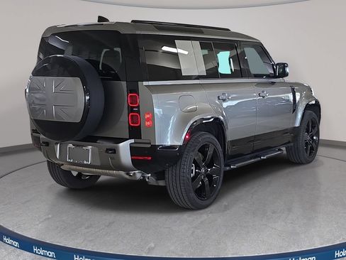 Used 2025 Land Rover Defender 110 X-Dynamic SE AWD/4WD image 7