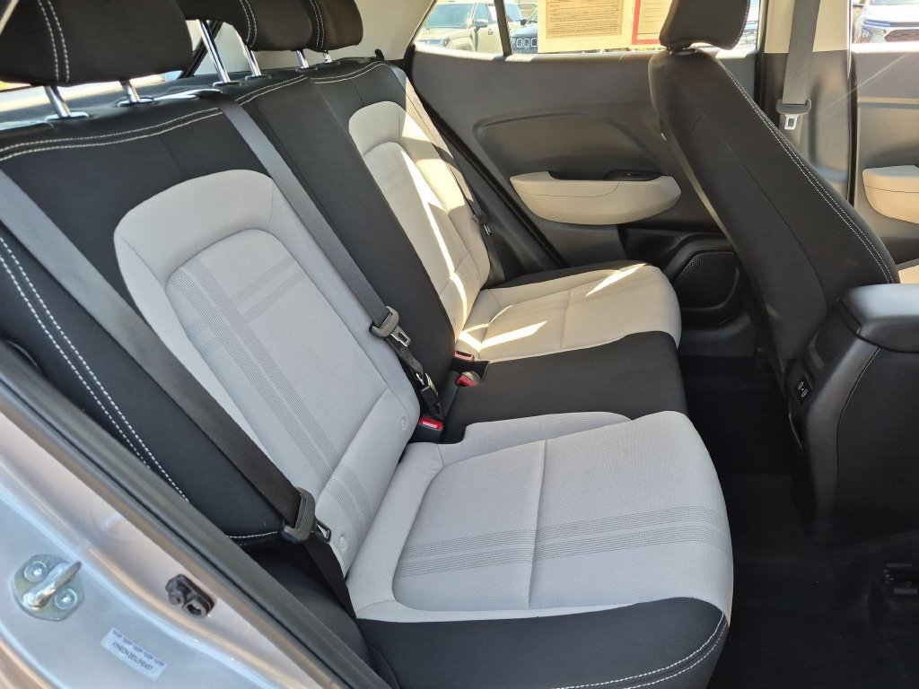 Used 2025 Hyundai Venue SEL FWD image 29