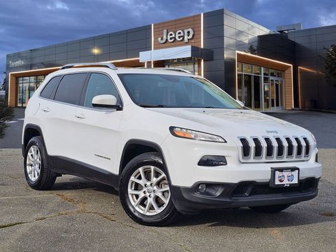 Used 2018 Jeep Cherokee Latitude Plus w/ Comfort/Convenience Group image 1