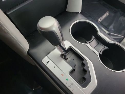 Used 2012 Toyota Camry LE image 8