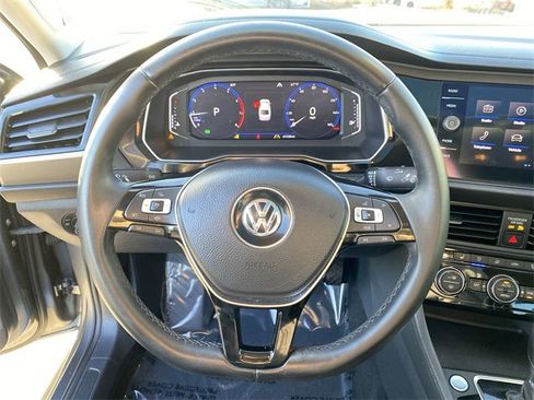 Used 2019 Volkswagen Jetta SEL Premium image 16