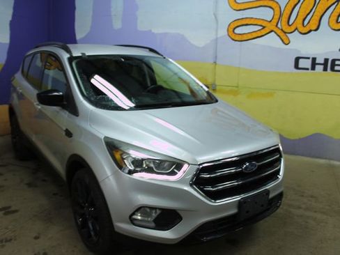 Used 2018 Ford Escape SE w/ SE Sport Appearance Package image 2