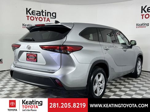 Used 2022 Toyota Highlander LE image 6