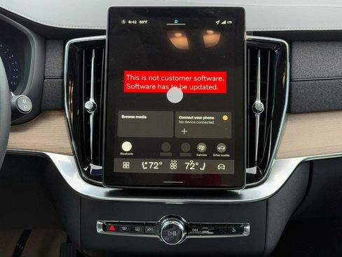 New 2026 Volvo XC90 B6 Plus w/ Protection Package Premier image 8